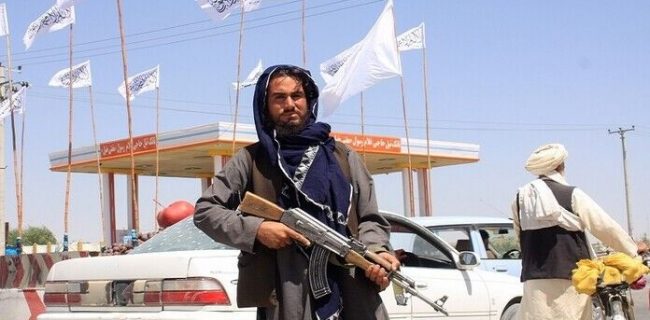 طالبان در دهه اول محرم پرچم عزای حسینی را پایین کشید