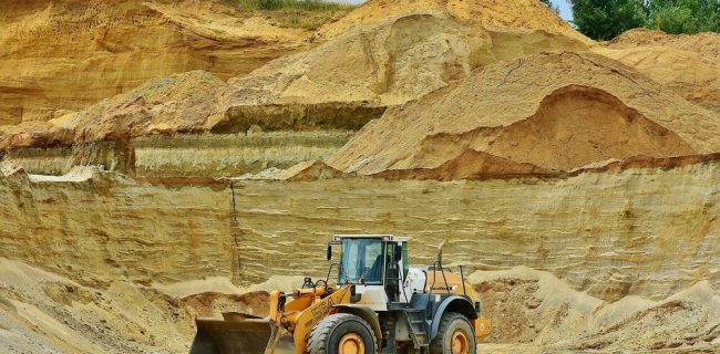 سرجوقیان: ۲۱۱ معدن راکد اصفهان به مزایده عمومی گذاشته می‌شود