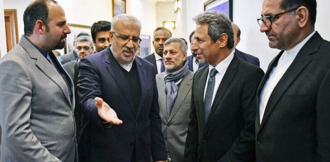 امضای تفاهم‌نامه نفتی ایران و عمان در بخش‌های بالادست و پایین‌دست