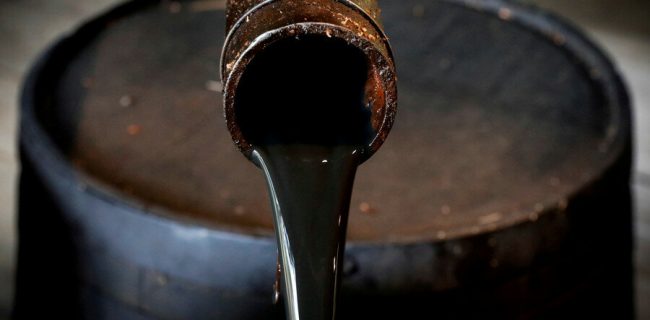 مکث نفت برای جهت‌یابی قیمت