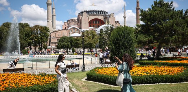 برنامه‌ریزی ترکیه برای جذب ۱۰۰میلیون گردشگر و درآمد ۵۶ میلیارد دلاری در سال جاری
