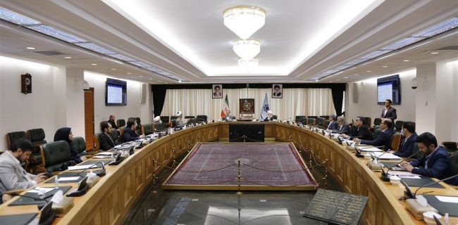 بانک مرکزی از تمامی ابزارها برای مهار تورم استفاده می‌کند