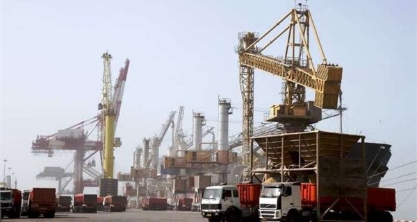 پهلوگیری ۸ فروند کشتی حامل کالاهای اساسی در بندر امام