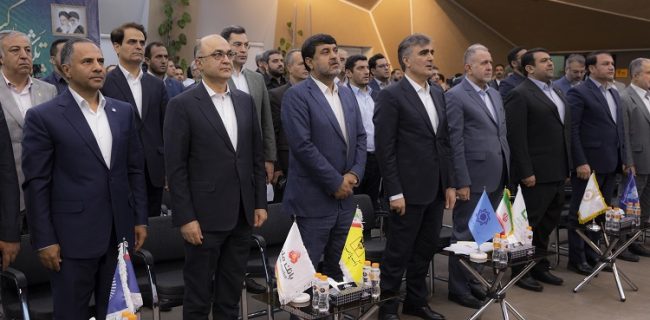 اعطای نشان عالی برکت به مدیرعامل بانک ملت