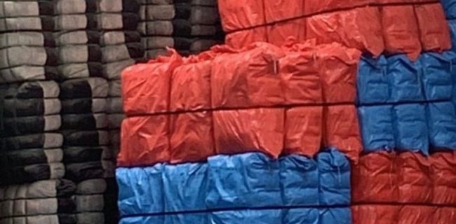 فروش پوشاک قاچاق در روز روشن + فیلم