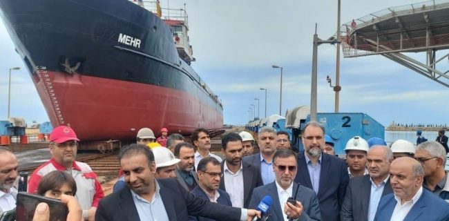 کشتی کانتینربر یخچالی خزر قدم به دریا گذاشت
