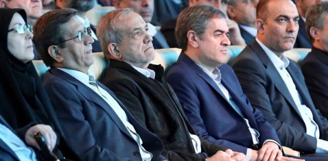 رشد نرخ ارز رسمی چطور باعث جهش قیمت دلار می‌شود؟