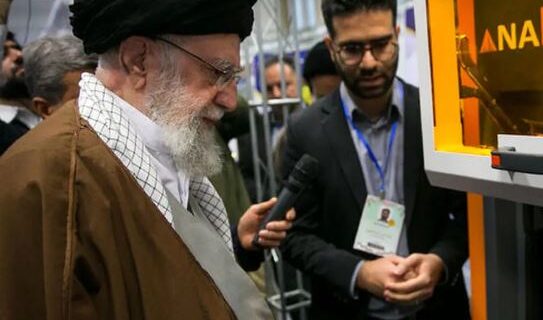 بازدید رهبر انقلاب از غرفه فولاد مبارکه در نمایشگاه پیشگامان پیشرفت