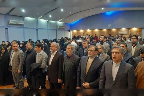 تا اصولگرایان جزیی از فساد حاکم هستند، نمی‌توانند با فساد مبارزه کنند/ حزب‌اللهی‌های تقلبی، جولانی‌های فردا در ایران هستند/ جمهوری اسلامی چاره‌ای جز «انقلاب توافقی» ندارد،