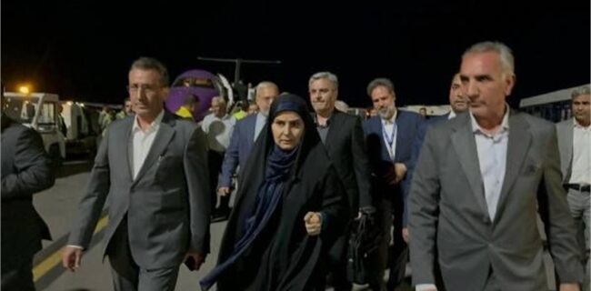 وزیر راه و شهرسازی و سرپرست سازمان بنادر و دریانوردی وارد بندرعباس شدند