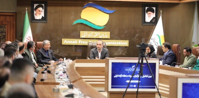 طاعتی مقدم در مراسم تجلیل از کارگران نمونه منطقه آزاد انزلی: افتخار می‌كنیم كه در خدمت كارگران و كارمندان زحمت‌كش هستیم