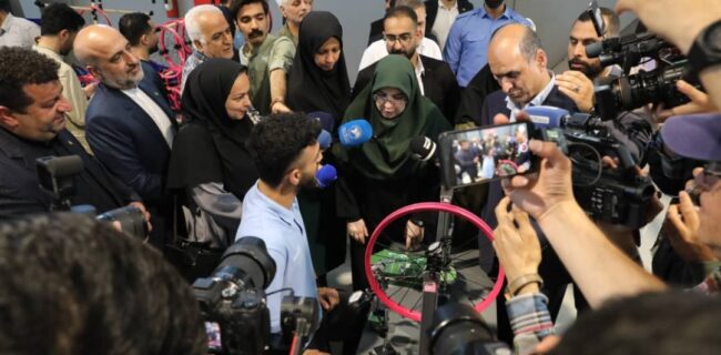 سخنگوی دولت از كارخانه تولیدی دوچرخه بازدید كرد