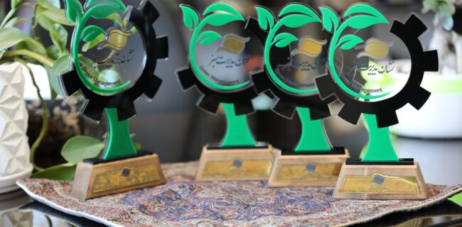 در راستای حمایت و الگوسازی برگزار شد نخستین نشان برتر مدیریت سبز فعالین اقتصادی منطقه آزاد انزلی اهداء شد