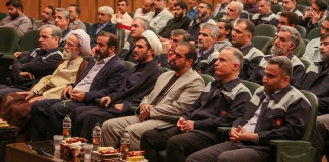آرمان امام خمینی (ره) استقرار حكومت اسلامی و شعار همیشگی او توكل برخدا و اتحاد مسلمین بود