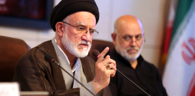 مراقب برخی که نانشان در درست کردن حاشیه است باشید
