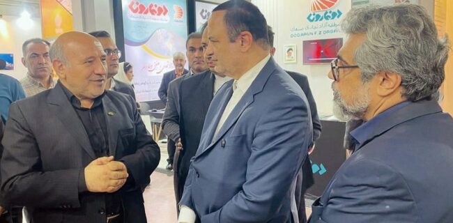 بازدید مسرور از غرفه منطقه آزاد ماکو