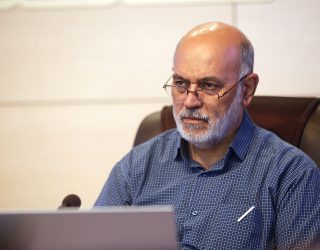 جنس نظارت روغن‌کاری است، نه چوب لای چرخ گذاشتن 