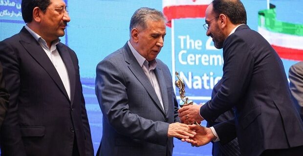 دریافت تندیس صادرکننده نمونه ملی توسط ایساکو