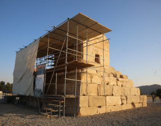 کوروش ، در دیار خویش غریب کوروش ، در دیار خویش غریب