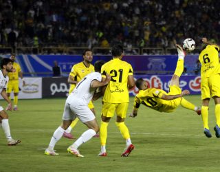 توقف شیرازیها مقابل کویرنشینان توقف شیرازیها مقابل کویرنشینان