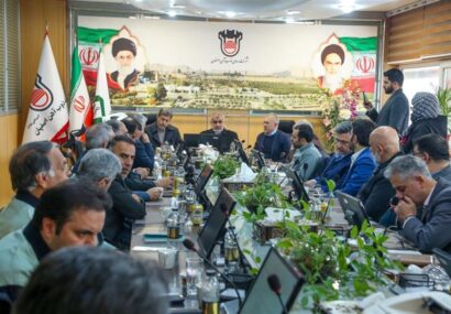 تأكید نایب‌رئیس مجلس بر حل فوری چالش‌های ذوب‌آهن اصفهان