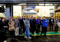 منتقدان صنعت خودرو از خطوط تولید ایران‌خودرو بازدید کردند