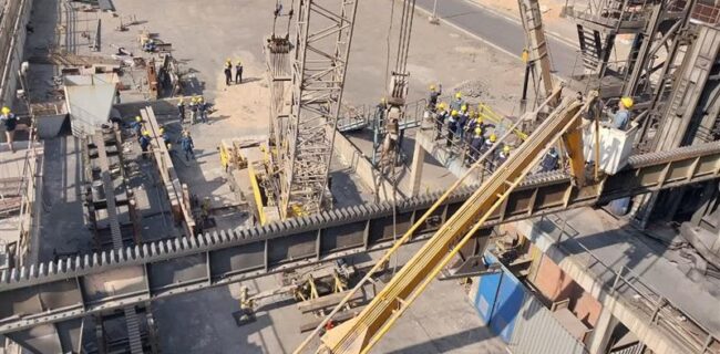 ركورد بیسابقه در تعویض اشتانك ماشین تخلیه واحد 2 كك ركورد بیسابقه در تعویض اشتانك ماشین تخلیه واحد ۲ كك