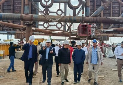 پیشرفت چشمگیر عملیات بارگیری جکت پروژه فرزاد «ب» در آستانه تکمیل