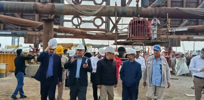 پیشرفت چشمگیر عملیات بارگیری جکت پروژه فرزاد «ب» در آستانه تکمیل