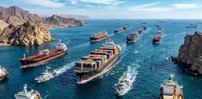 بلومبرگ: با بسته ماندن تنگه هرمز، جهان در آستانه رکودی بزرگ قرار دارد