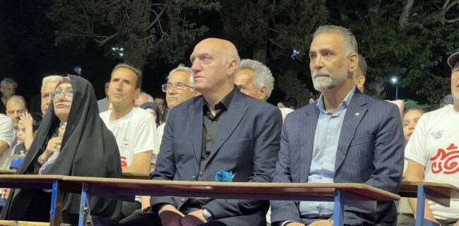 پرفورمنس کفش‌های جامانده به یاد یاسمین‌های میناب برگزار شد